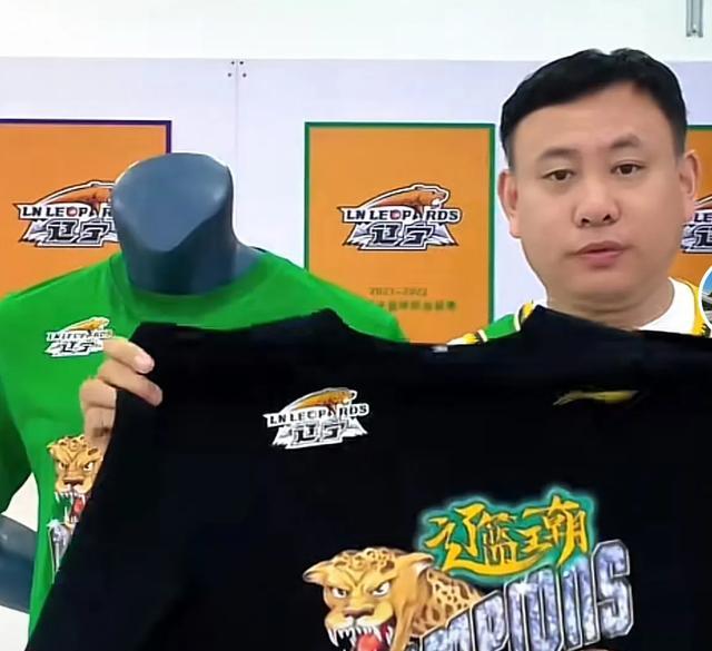 争议冠军T恤