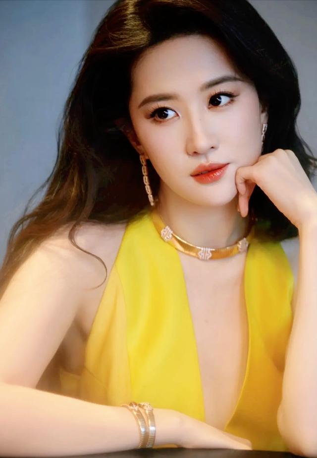 刘亦菲代言照