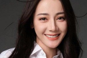 迪丽热巴面临内容空心化危机：30岁魔咒与流量困境